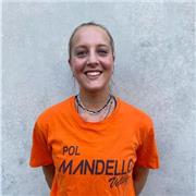 Studentessa universitaria di scienze della comunicazione per lezioni in presenza e online